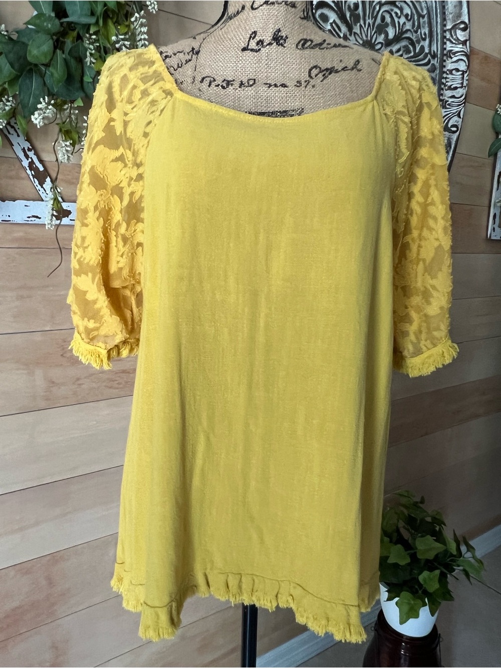 Umgee Yellow Lace-Sleeve Women's Top - Brand
